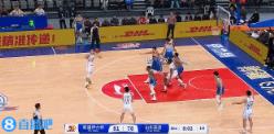 連續(xù)吃癟！克里斯先是籃下被李炎哲大帽&又被李炎哲生斷